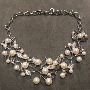 Statement Pearl and Vine necklace NWOT